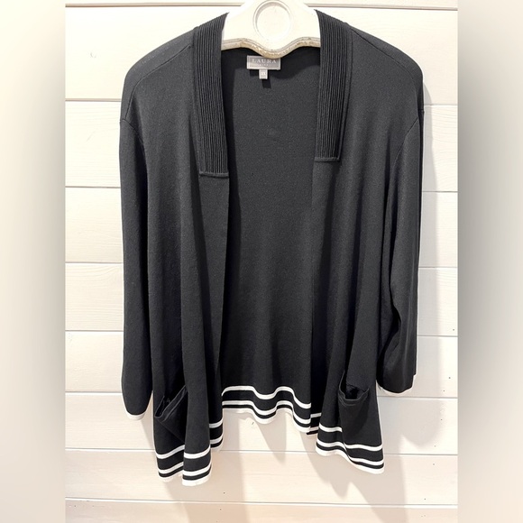 🖤 LAURA PLUS Black Cardigan with White Trim – Size 3X - Picture 1 of 8